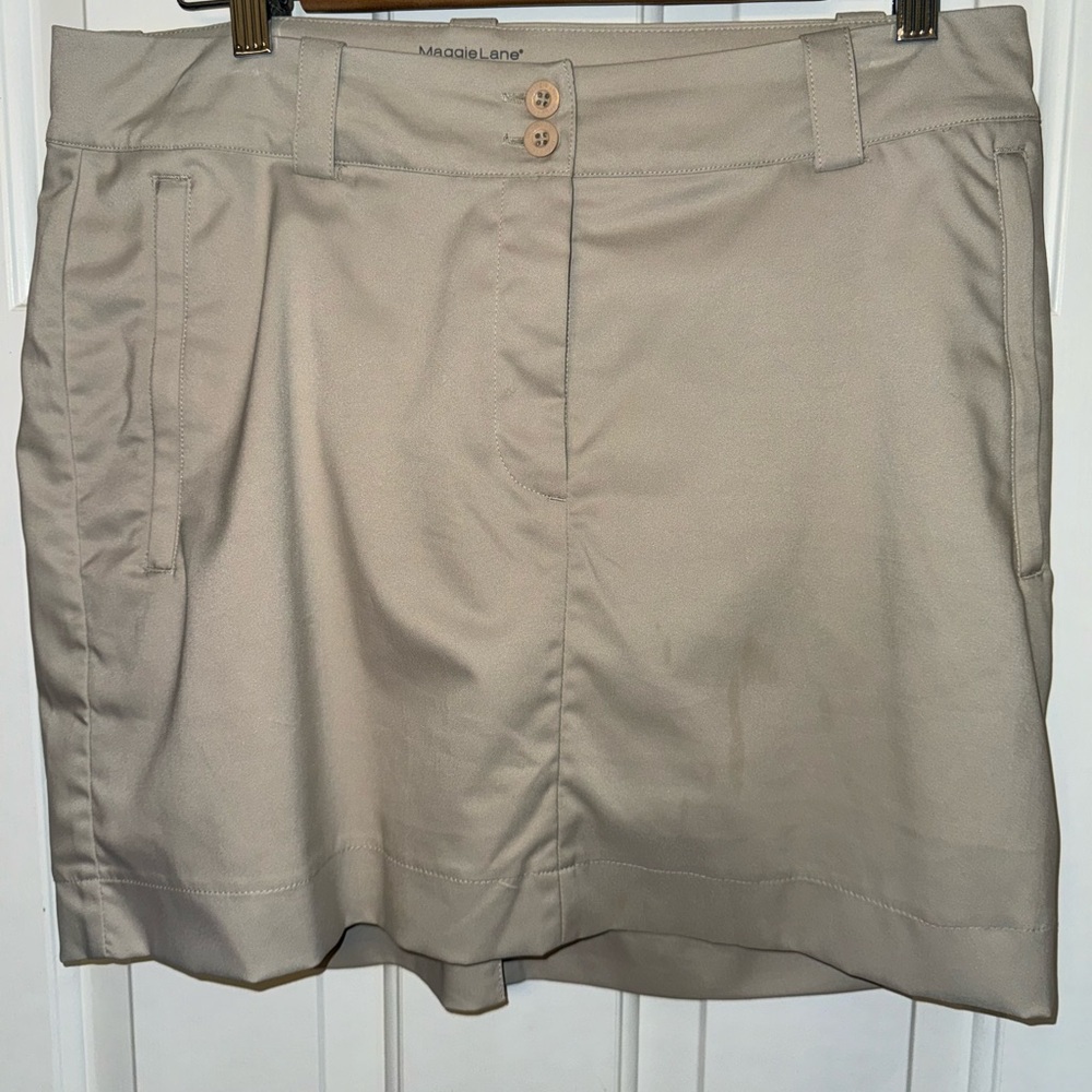 Skort 🆕💕 without tag Maggie Lane skort lightweight breathable
Size 10 sporty